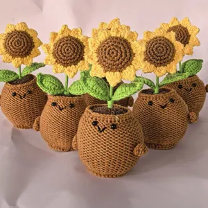 Pianta in vaso di girasole all'uncinetto fatta a mano simpatica decorazione da scrivania