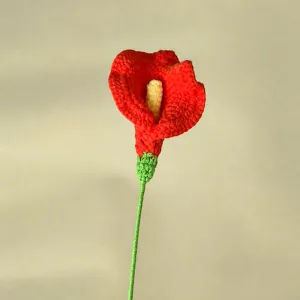 Handgemaakte gehaakte rode calla lelie bloemtak, kunstmatig gebreid bloemendecor.