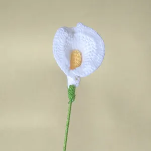 Handgemaakte gehaakte Calla-lelie bloemtak kunstbloem voor huisdecoratie en interieur