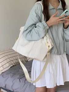 Grosse Kapazitaet Reisetasche fuer Damen, stylische Freizeittasche mit Schultergurt.