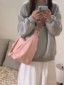 Große rosa Umhängetasche für Damen, ideal für den Alltag, Reisen und Freizeitaktivitäten.
