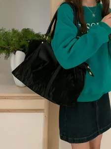 Grosse Reisetasche Damen weiche Umhaengetasche Shopper fuer Alltag und Wochenendtrips.