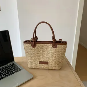Vintage Strohgewebte Handtasche für Damen, farbblockierte PU Leder Tasche für Strand.