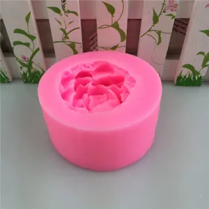 Rosa Silikonform für Handseife, Mousse und Kuchendekoration mit floraler Texturdetails.