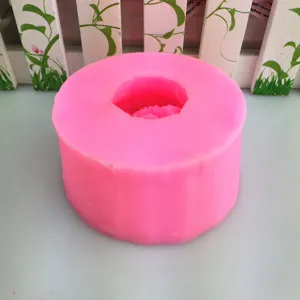 Roze siliconen cilindervorm voor handgemaakte zeep, geurkaars, gips en bakken.