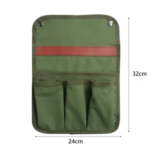 Detailaufnahme der grünen Campingstuhl-Seitentasche aus robustem Canvas mit praktischen Fächern.
