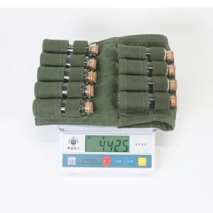 Sac de rangement en toile cirée pour camping avec dix bouteilles en épices, détail poids.