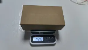 Boite de rangement en carton pour ensemble de pots a epices de camping, materiau robuste.