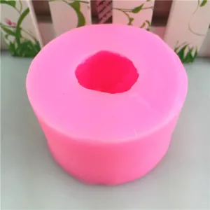 Stampo in silicone cilindrico rosa per sapone candela gesso fai da te, vista dettagliata.