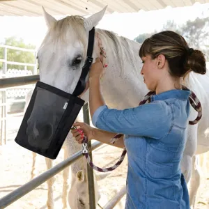Muselière réglable pour chevaux sac en filet respirant pour la protection extérieure détail