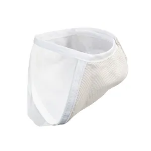 Ademende kattenmuilkorf detail, transparant anti-bijtmasker voor veilige huisdierverzorging.