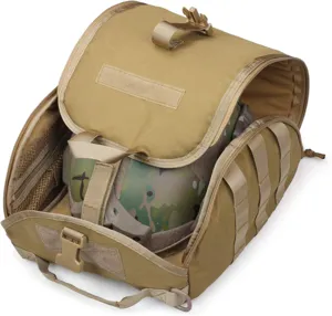Taktische Helmtasche mit MOLLE-Gurtbändern und Nylonmaterial für Outdoor-Training und Ausrüstung.