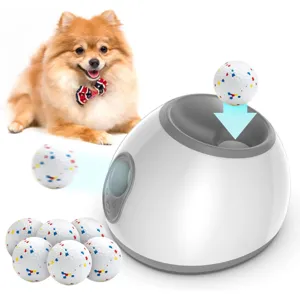 Vista detallada del lanzador automático de pelotas para perros, juguete interactivo de plástico.