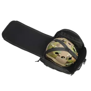 Taktische Helm Tasche Detailansicht mit offenem Innenfach und integriertem Tarnhelm.