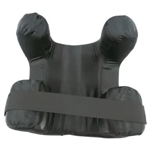 Vista dettagliata del cuscino di bellezza antirughe nero per chi dorme di fianco, design morbido.