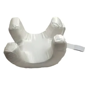 Dettaglio del cuscino di bellezza ergonomico per dormire sul fianco con supporto.