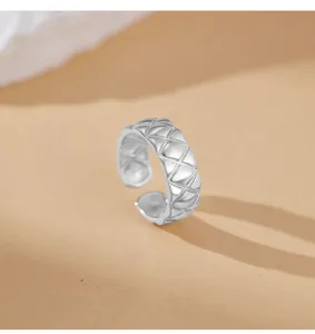 Anillo abierto acolchado de plata esterlina S925, diseño clásico francés elegante.