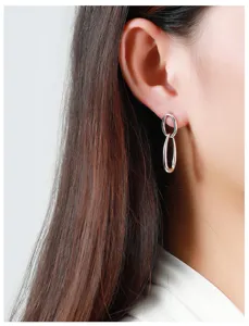 Elegante zilveren dubbele oorbellen voor dames, modern geometrisch hangend ontwerp dagelijks.