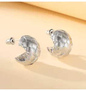 Silver braided texture wide C-hoop earrings, fashion vintage style chic jewelry for women.