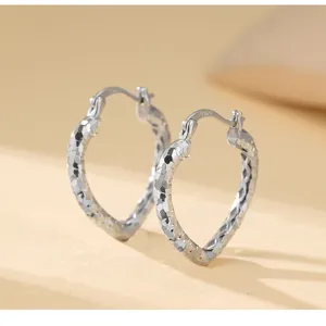 Boucles d'oreilles créoles en argent sterling S925 cœur avec éclat diamants étincelant.
