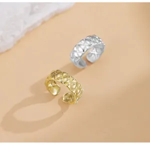 Exquisito anillo abierto acolchado de plata esterlina, diseño geométrico clásico francés elegante.