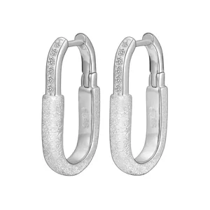 Elegante minimalistische 925 zilveren geometrische ovale oorbellen met zirkonia en matte textuur.