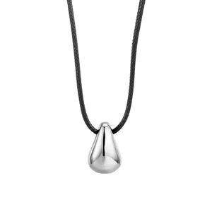 Collier minimaliste pendentif goutte d'eau argentée avec cordon noir pour femmes et filles.