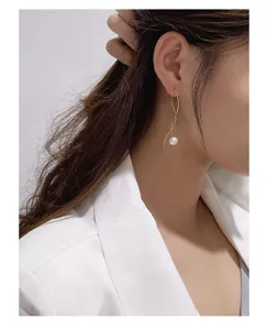 Pendientes largos perla en S, elegante diseño ondulado, chic pendientes colgantes plata mujer.