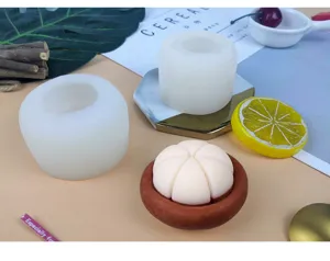 Moules a bougies en silicone avec formes de fruits mangoustan et pomme pour bougies parfumees.