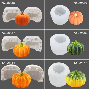 Gedetailleerd overzicht van 3D pompoen siliconen mallen voor Halloween taarten en kaarsen.