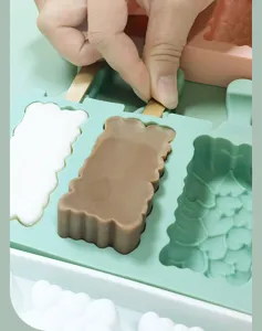 Vista dettagliata dello stampo in silicone per la preparazione facile di gustosi ghiaccioli.