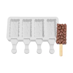 Stampo per gelato in silicone a cuore con 4 cavità e bastoncini di legno per dolci fatti in casa.