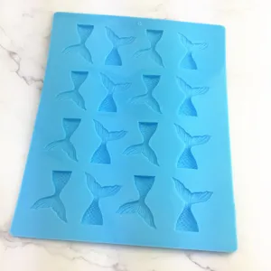 Vue détaillée du moule en silicone à 16 cavités en queue de sirène pour fondant et loisirs.