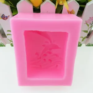 Stampo in silicone con delfino e onda per torta cioccolato fondente DIY dettaglio