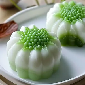 Exquisites Blumenform-Gebäckform Endprodukt, ideal für köstliche hausgemachte Snacks.
