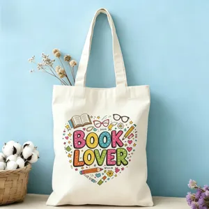 Vue détaillée du joli sac cabas en toile pour les amoureux des livres avec lettres.