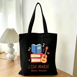 Schwarze Baumwolltasche mit personalisiertem Musiklehrer Design und Namensdruck, ideal.