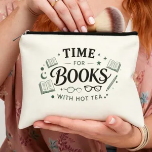 Bolsa de cosméticos de lona con diseño de letras, estuche versátil para uso diario.