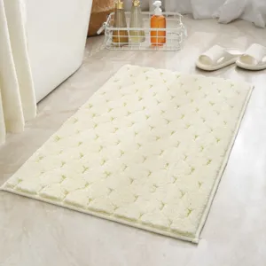Minimalistische einfarbige getuftete Badematte, saugfähiger und weicher Teppich für das Zuhause.