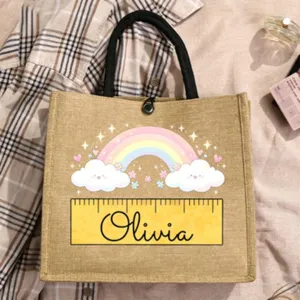 Personalisierte Jute-Tragetasche mit niedlichem Regenbogen-Druck für den täglichen Einkauf.