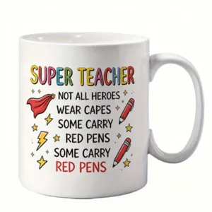 Vue détaillée d'une tasse en céramique blanche avec des citations de professeurs et des icônes.