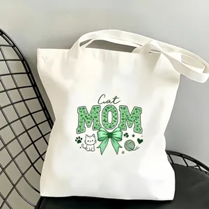 Sac cabas en toile blanche avec imprimé léopard vert Cat Mom et un joli nœud décoratif.