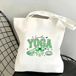 Vue détaillée du sac cabas en toile blanche avec motif léopard yoga vert et nœud.