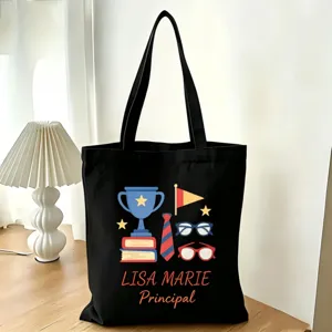 Schwarze Canvas-Tragetasche Detail mit personalisiertem Namen und klassischem Schuldesign.