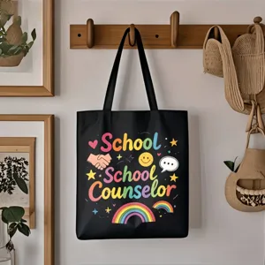 Stofftasche an Holzhaken an der Wand, Detailansicht des bunten Regenbogen Lehrertasche