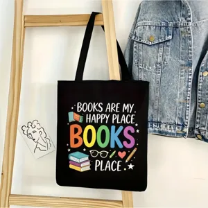 Bolso tote de lona negra detalle, con estampado colorido de libros, vista de estilo de vida estético.
