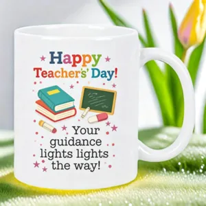 Tazza da caffè in ceramica per la festa dei docenti con design di libri e citazione in inglese.
