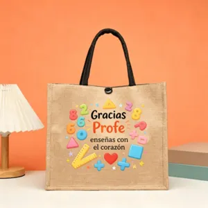 Nahaufnahme der Jute-Tragetasche mit Lehrer-Dankesdruck und Mathe-Kunstgrafiken.