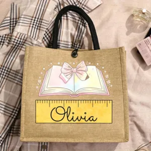 Personalisierte Jute-Tragetasche mit süßem Buch- und Schleifendruck, individuelle Namens-Tasche.