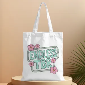 Borsa in tela estetica con dettaglio di lettere retro, ideale per uso quotidiano e amanti dei libri.